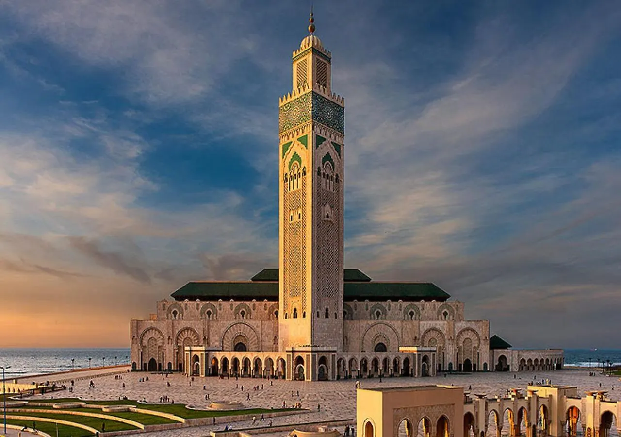 Luxury Downtown Apartment Of 80M2 In Front Of Hassan 2 Mosque And Sea From Family , Pour Famille , Interdit Couples Araabic Non Marie, Forbidden Unmarried Araabic Couples Basement Car Park Casablanca