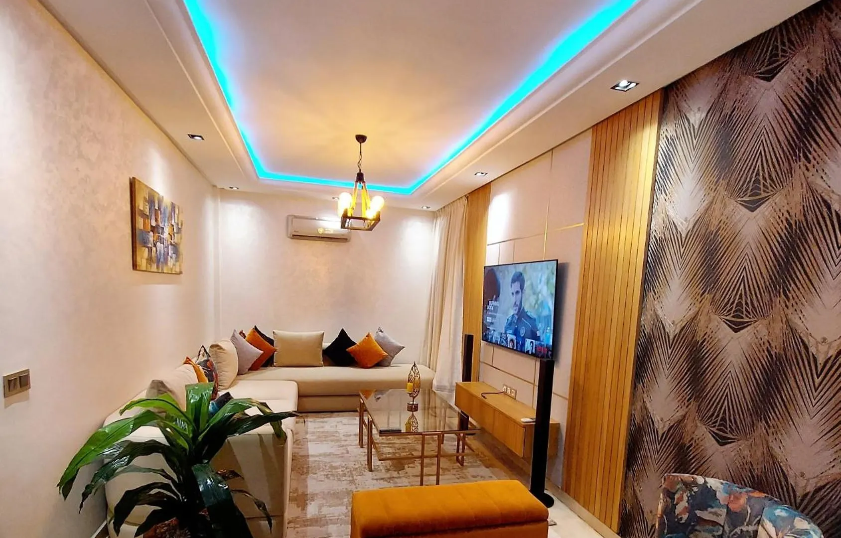 Luxury Downtown Apartment Of 80M2 In Front Of Hassan 2 Mosque And Sea From Family , Pour Famille , Interdit Couples Araabic Non Marie, Forbidden Unmarried Araabic Couples Basement Car Park Casablanca