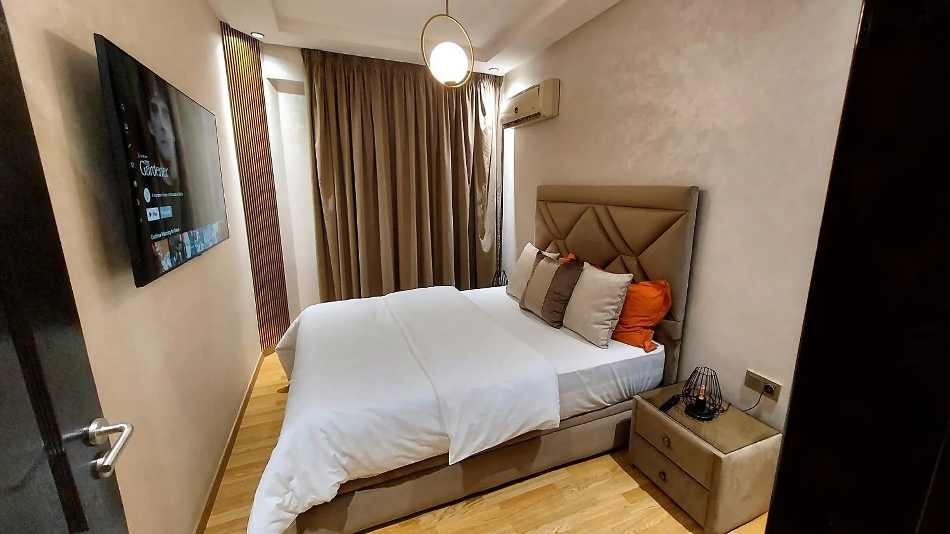 Luxury Downtown Apartment Of 80M2 In Front Of Hassan 2 Mosque And Sea From Family , Pour Famille , Interdit Couples Araabic Non Marie, Forbidden Unmarried Araabic Couples Basement Car Park Casablanca 0*,  Marokko