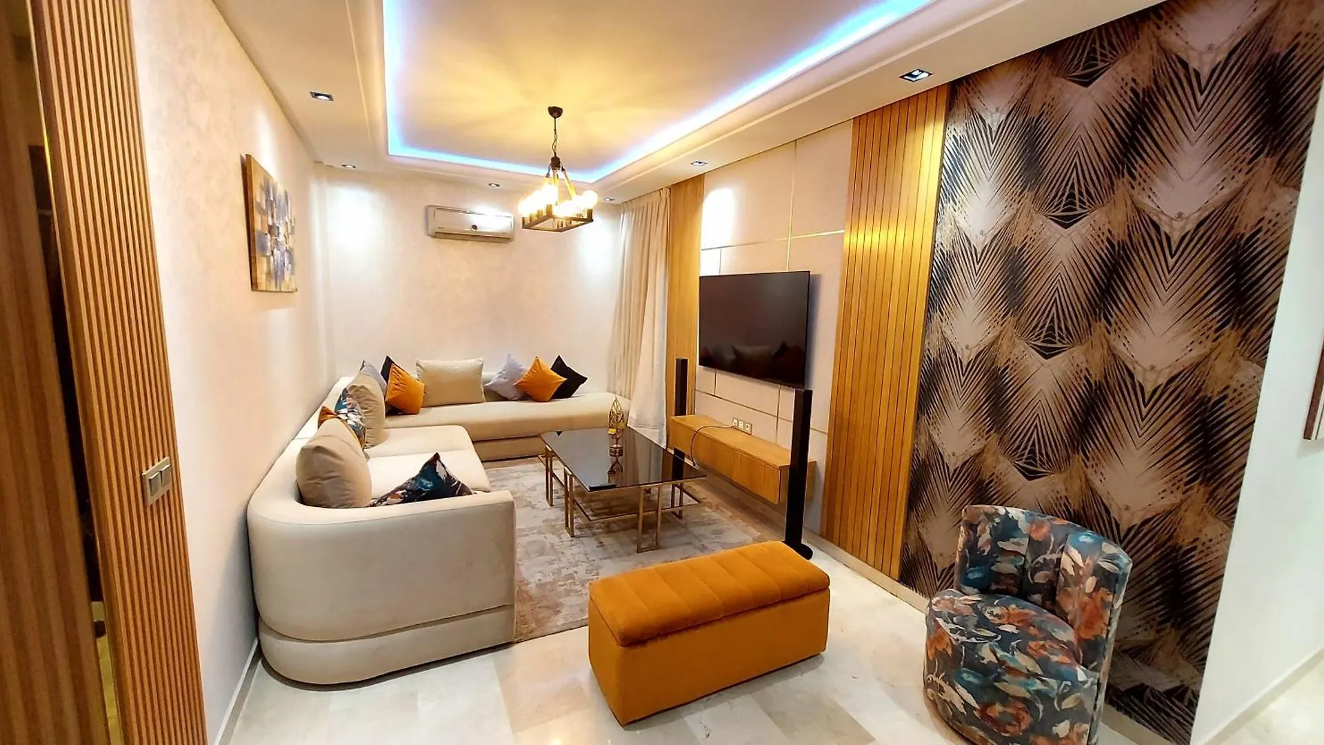 Luxury Downtown Apartment Of 80M2 In Front Of Hassan 2 Mosque And Sea From Family , Pour Famille , Interdit Couples Araabic Non Marie, Forbidden Unmarried Araabic Couples Basement Car Park Casablanca Marokko