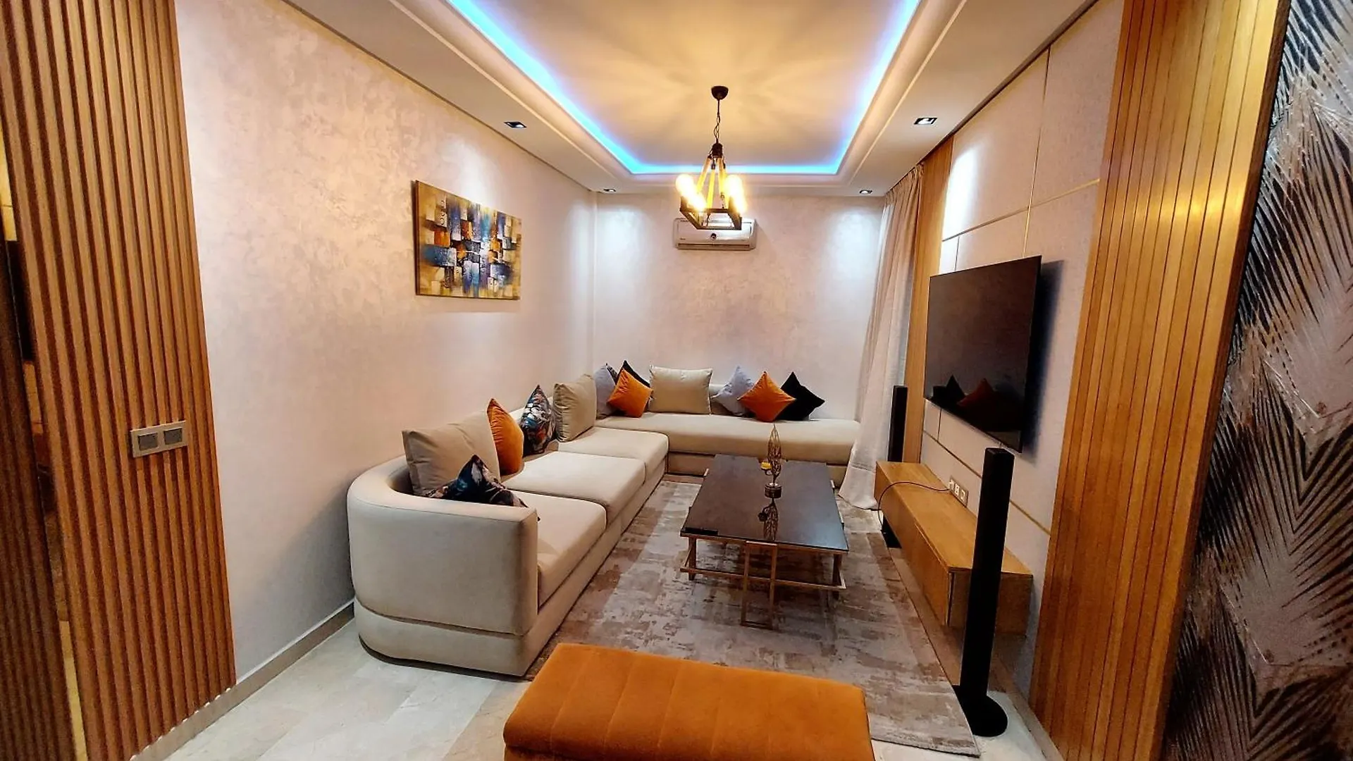 Luxury Downtown Apartment Of 80M2 In Front Of Hassan 2 Mosque And Sea From Family , Pour Famille , Interdit Couples Araabic Non Marie, Forbidden Unmarried Araabic Couples Basement Car Park Casablanca